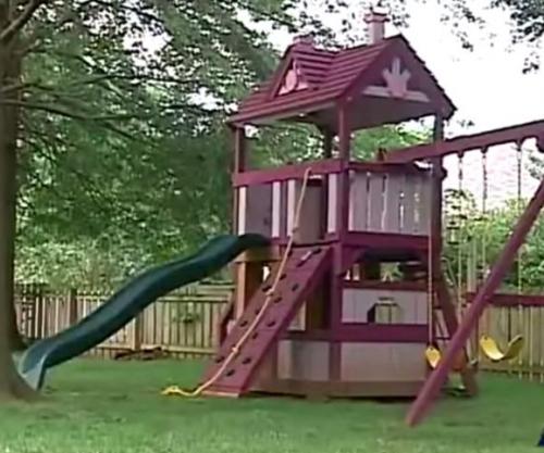 Missouri-family-threatened-with-jail-for-putting-up-purple-playground[1]
